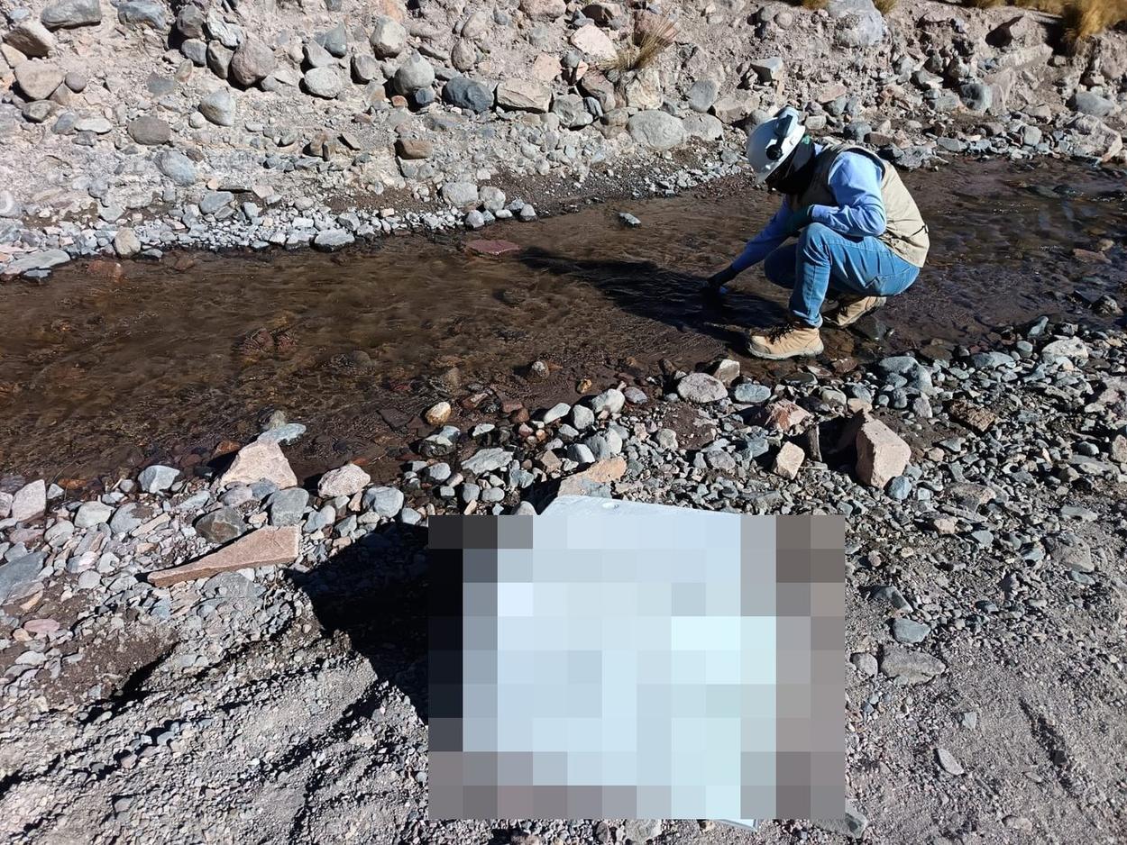 Muestreo de agua superficial de Biomás en el punto AG-01